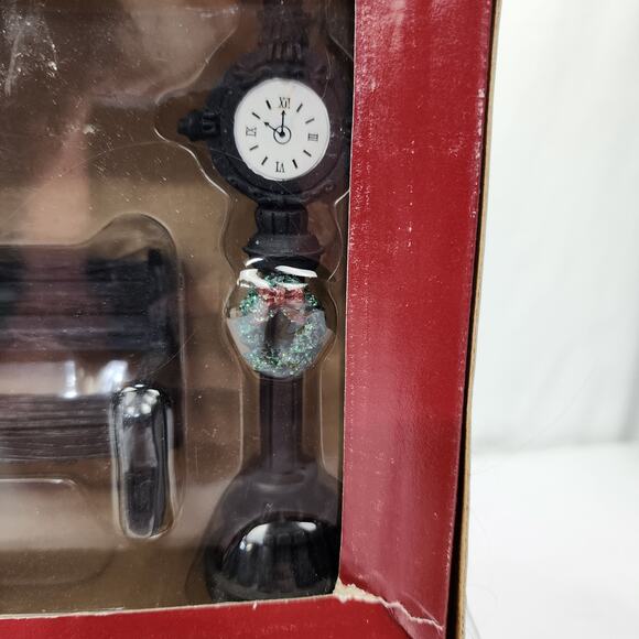 Mervyns Village Square 2001 Christmas Decoration Bench Clock Sign Pole NIB - Picture 2 of 7